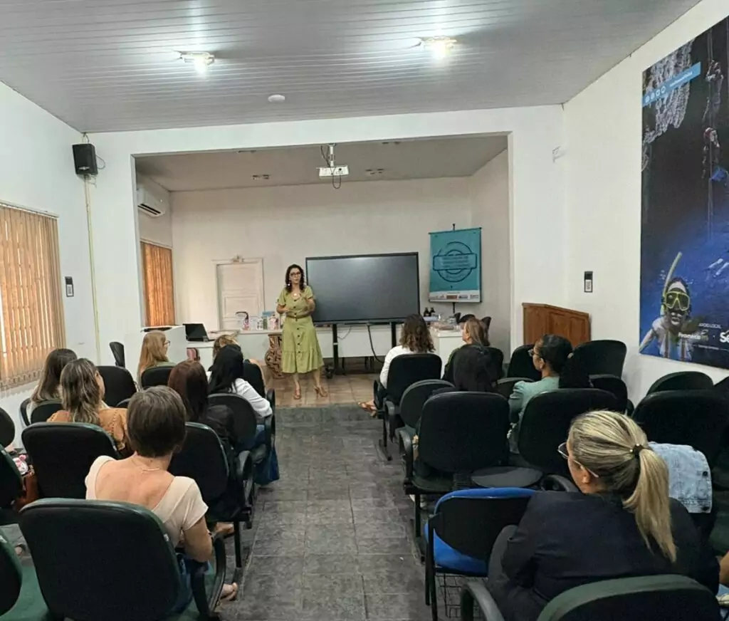 Secretaria de Educação promove formação com foco em práticas transformadoras em sala de aula