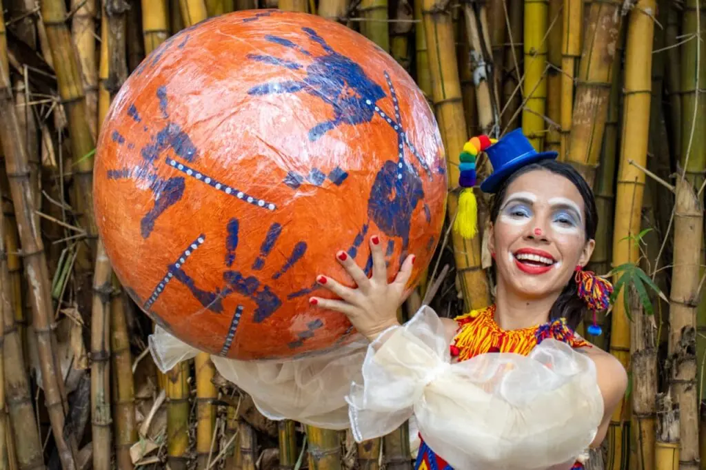 “Jurema e a Criação do Mundo” amplia circulação e chega a novos públicos em Bonito “Jurema e a Criação do Mundo” amplia circulação e chega a novos públicos em Bonito