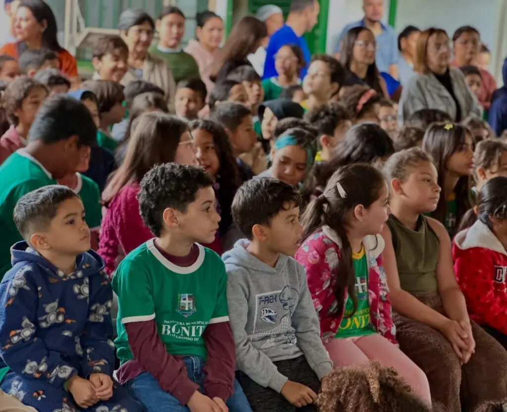 Prefeitura de Bonito entrega 2,6 mil mochilas aos alunos da rede municipal Prefeitura de Bonito entrega 2,6 mil mochilas aos alunos da rede municipal