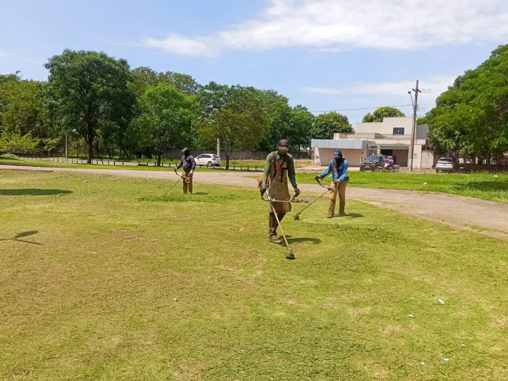 Prefeitura intensifica serviços de roçada em espaços públicos de Bonito Prefeitura intensifica serviços de roçada em espaços públicos de Bonito