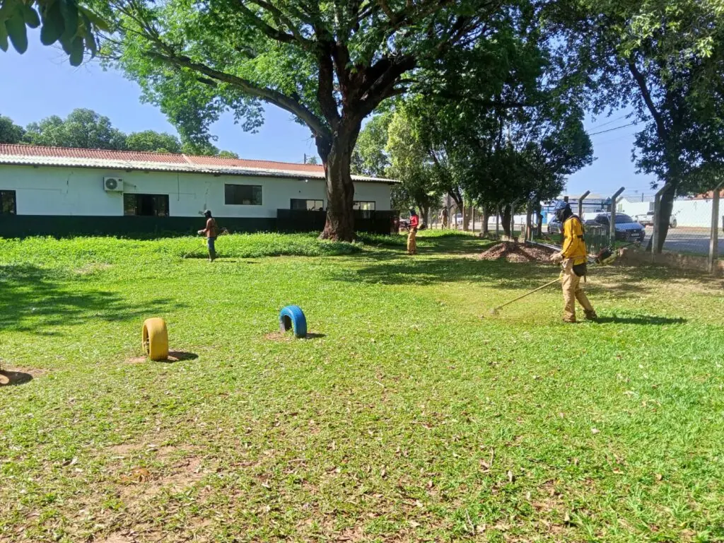 Prefeitura intensifica serviços de roçada em espaços públicos de Bonito Prefeitura intensifica serviços de roçada em espaços públicos de Bonito