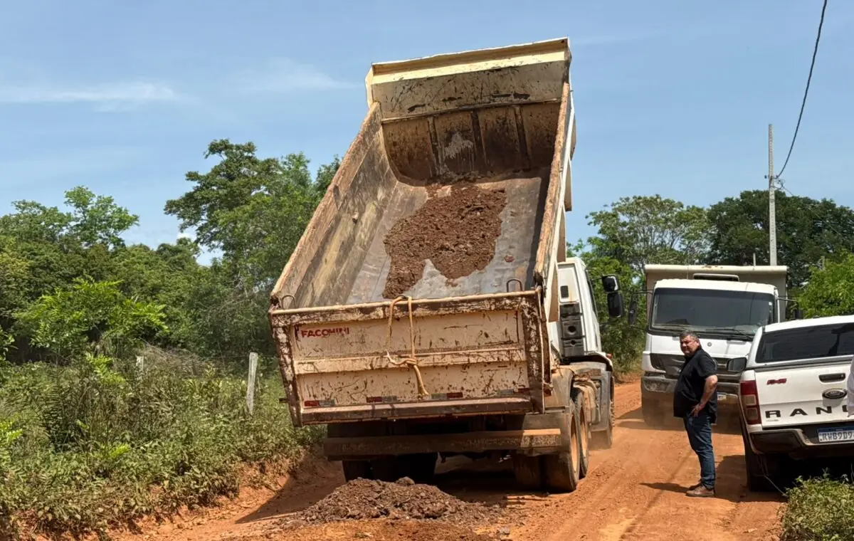 Prefeitura realiza patrolamento e cascalhamento na Estrada do Aquário, em Bonito